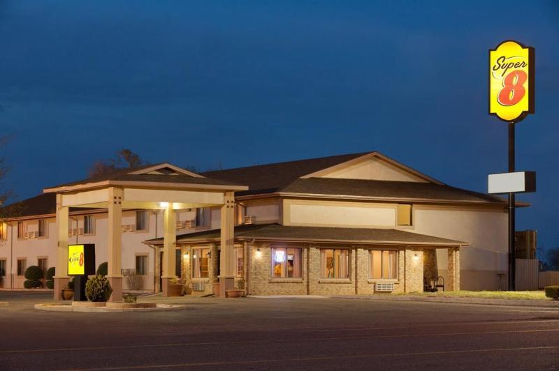 Super 8 By Wyndham Tucumcari Hotel Exterior photo